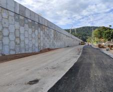 Ponte de Guaratuba: instalação do asfalto avança no acesso de Matinhos