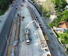 Ponte de Guaratuba: instalação do asfalto avança no acesso de Matinhos