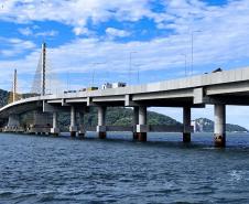 Ponte de Guaratuba: instalação do asfalto avança no acesso de Matinhos