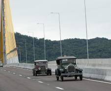 Com mais de 500 carros antigos e motos, passeio celebra Ponte de Guaratuba, no Litoral