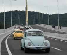 Com mais de 500 carros antigos e motos, passeio celebra Ponte de Guaratuba, no Litoral