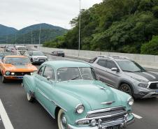 Com mais de 500 carros antigos e motos, passeio celebra Ponte de Guaratuba, no Litoral