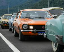 Com mais de 500 carros antigos e motos, passeio celebra Ponte de Guaratuba, no Litoral