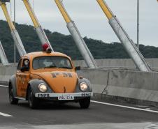 Com mais de 500 carros antigos e motos, passeio celebra Ponte de Guaratuba, no Litoral