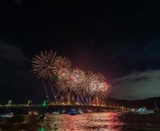 Show de luzes, drones e música emociona o público e celebra entrega da Ponte de Guaratuba