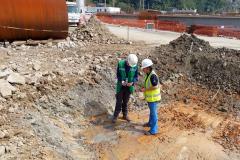 Ponte de Guaratuba: Acompanhamento arqueológico. O arqueólogo que está em campo realiza inspeções antes, durante e depois de qualquer atividade que impacte o solo