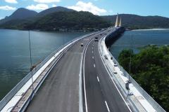 Mastros ganham iluminação e pista da Ponte de Guaratuba começa a ser sinalizada