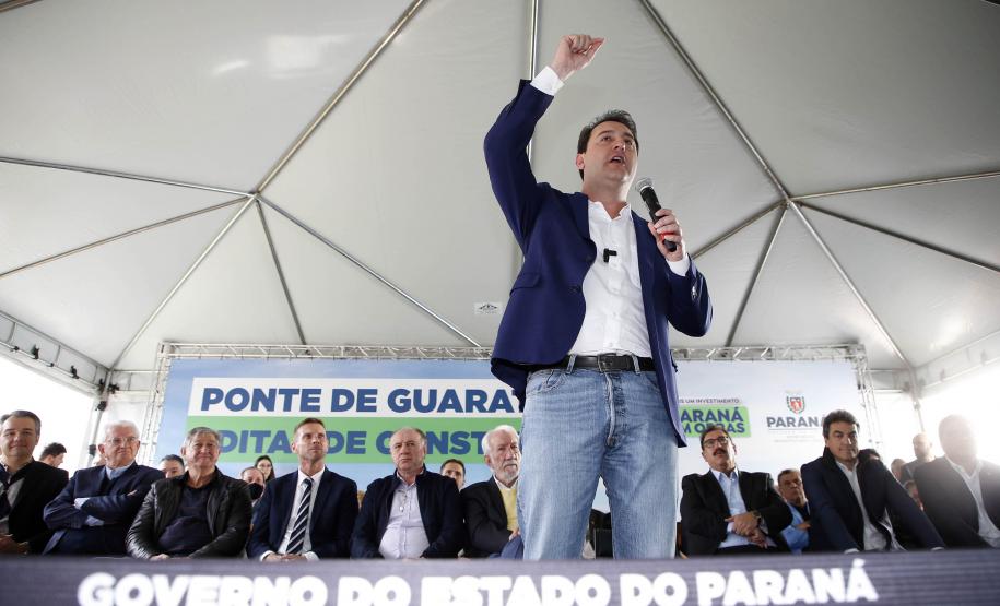 Governador lança edital de construção da Ponte de Guaratuba, que resolve gargalo histórico do Litoral. Ratinho Junior lançou nesta sexta-feira (1) o edital de contratação integrada dos projetos e da construção. Com 1.244 metros de extensão, a ponte terá uma seção estaiada de 320 metros, que vai permitir a navegação pela baía.