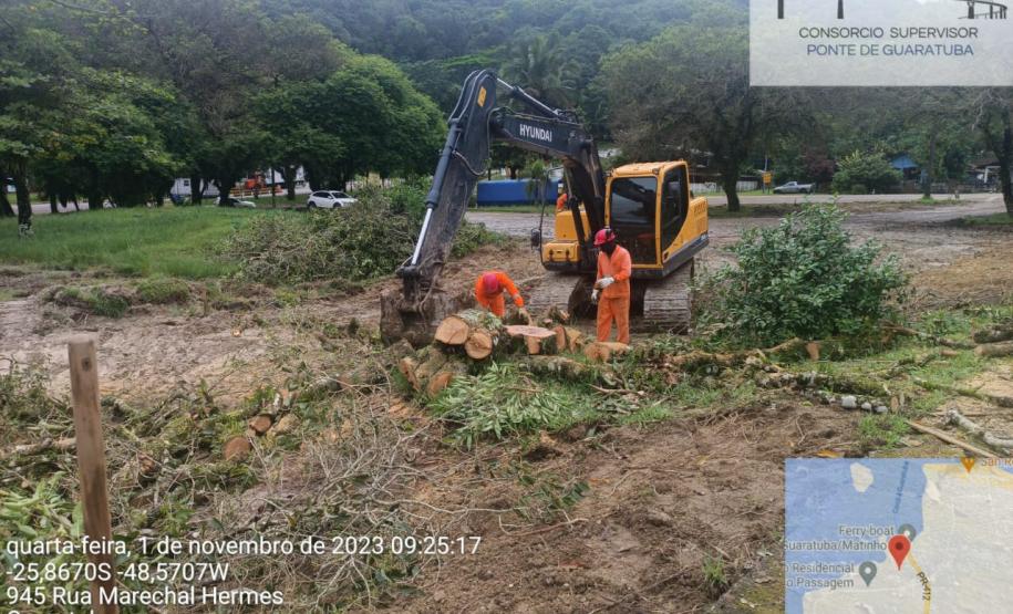 Canteiro de obras em fase de instalação