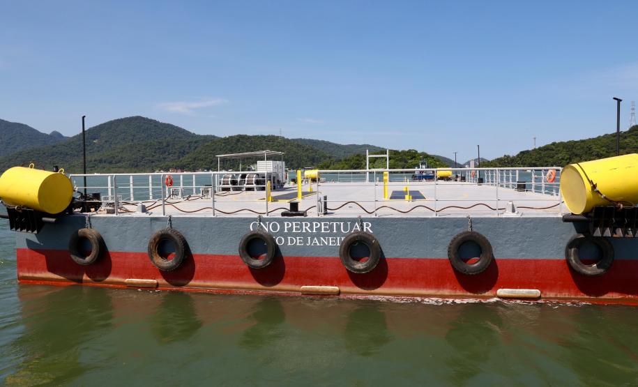 Segunda Balsa de apoio marítimo chega em Guaratuba