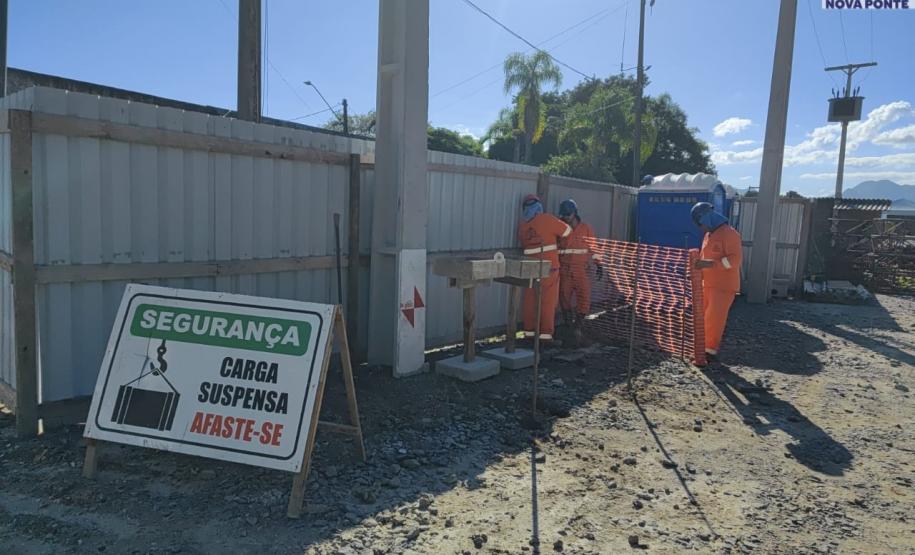 Trabalhadores no Canteiro Industrial da Ponte de Guaratuba