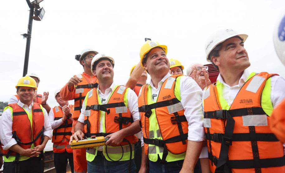 Governador da o start da primeira estaca