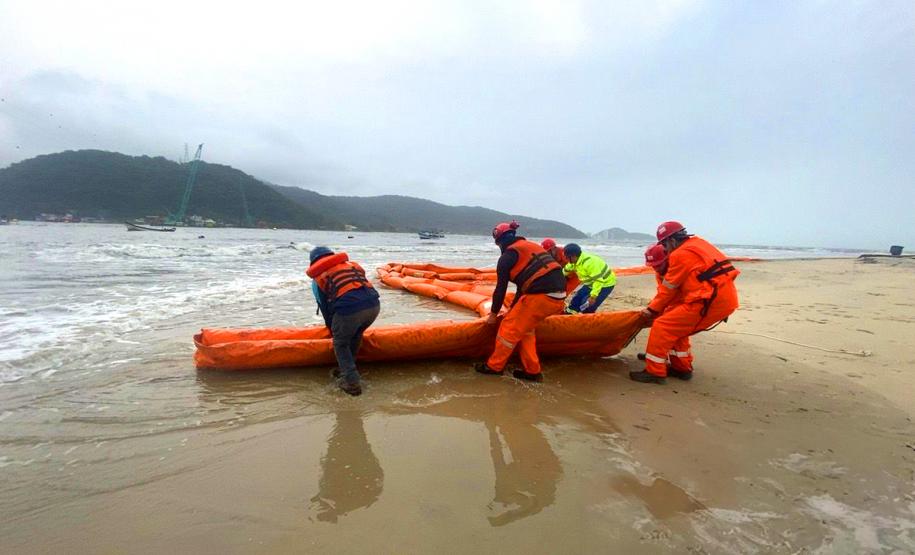 Treinamento de Emergência Ambiental Marítima nas obras da Ponte de Guaratuba