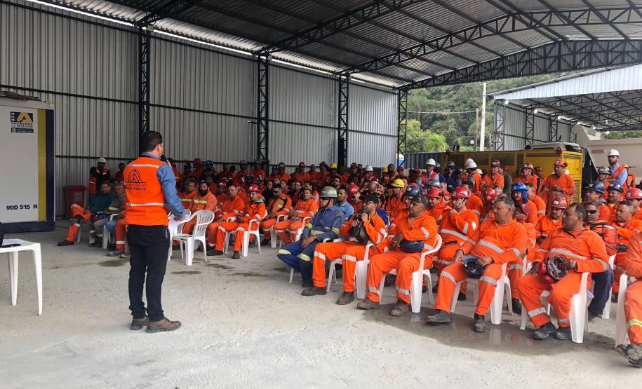 Parada Geral Juntos pela Segurança reuniu 380 colaboradores para refletir sobre a segurança no ambiente de trabalho, na Ponte de Guaratuba nas obras da Ponte de Guaratuba