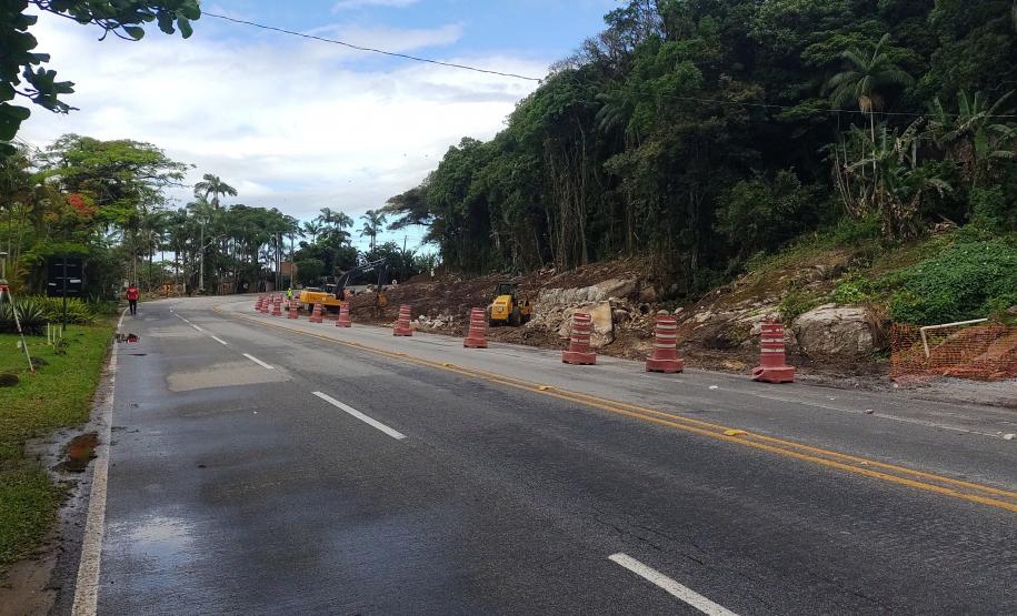 Obras da Ponte de Guaratuba chegam a 32% de execução e marcam progresso no trecho estaiado. Foto mostra obras no acesso a ponte pelo lado de matinhos