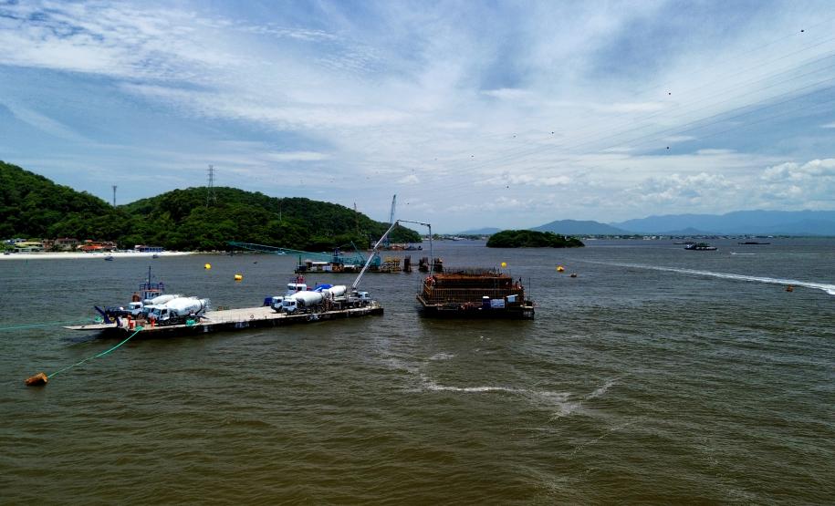 concretagem do bloco de coroamento das estacas do apoio 4 do trecho estaiado da ponte de guaratuba