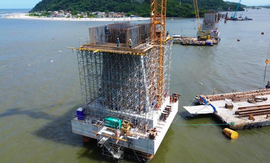 Obras da Ponte de Guaratuba chegam a 44,2% de execução com início de nova fase da estrutura estaiada