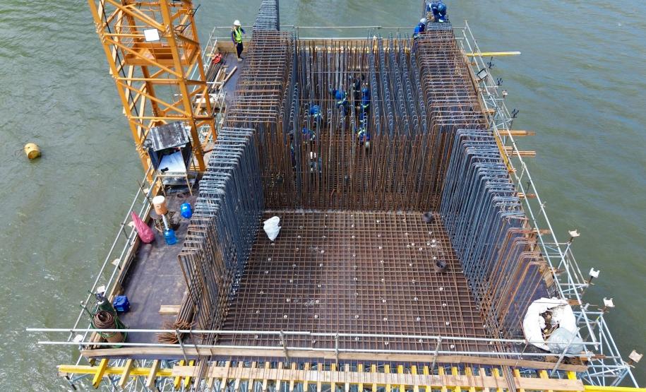 Obras da Ponte de Guaratuba chegam a 44,2% de execução com início de nova fase da estrutura estaiada