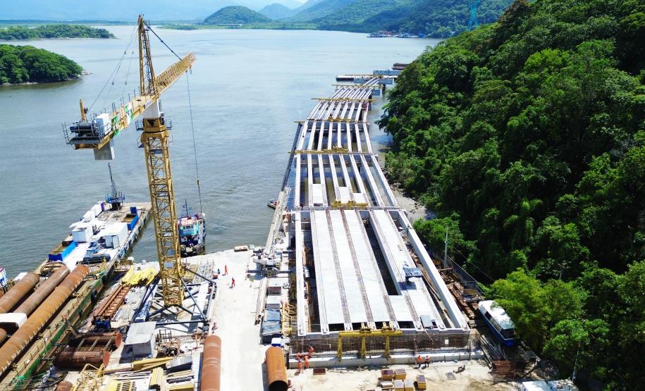 Obras da Ponte de Guaratuba chegam a 44,2% de execução com início de nova fase da estrutura estaiada