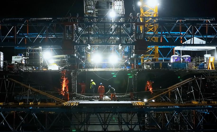 Ponte de Guaratuba mantém ritmo acelerado de obras até de madrugada