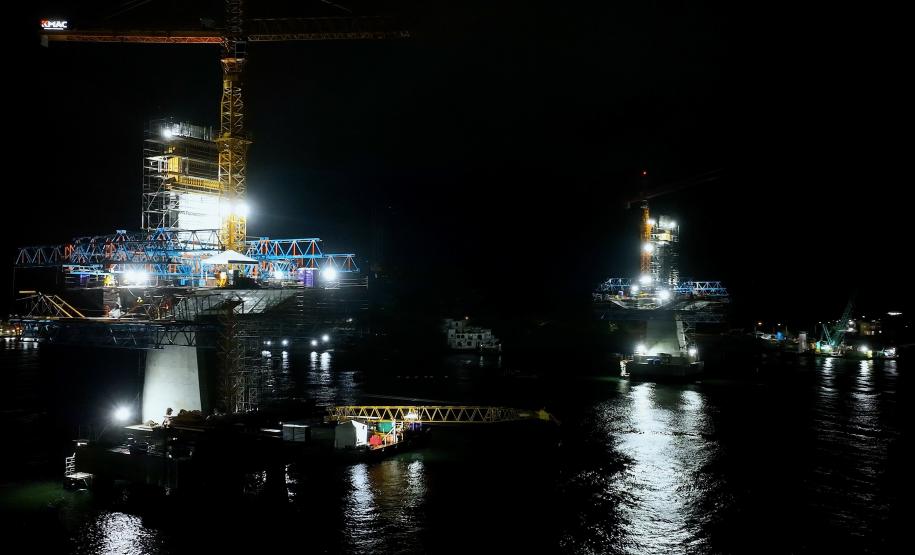 Ponte de Guaratuba mantém ritmo acelerado de obras até de madrugada