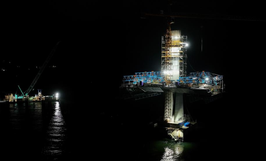 Ponte de Guaratuba mantém ritmo acelerado de obras até de madrugada