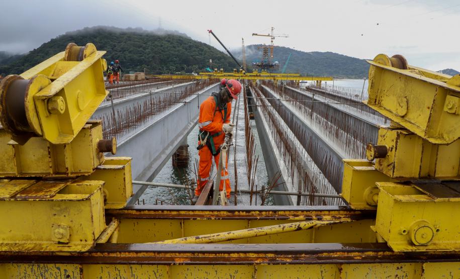 Obras da Ponte de Guaratuba chegam a 65% com destaque para o avanço do trecho estaiado