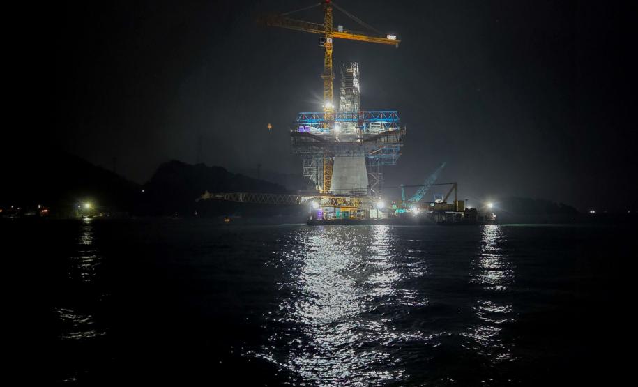 Ponte de Guaratuba mantém ritmo acelerado de obras até de madrugada