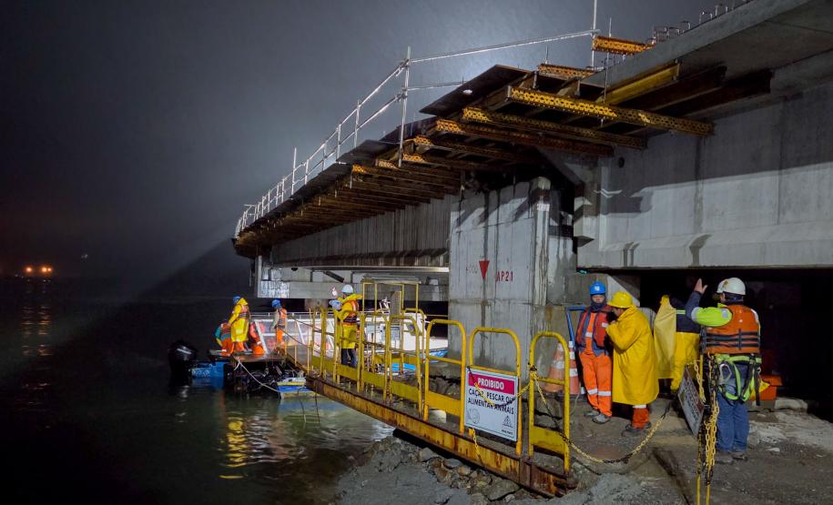 Ponte de Guaratuba mantém ritmo acelerado de obras até de madrugada