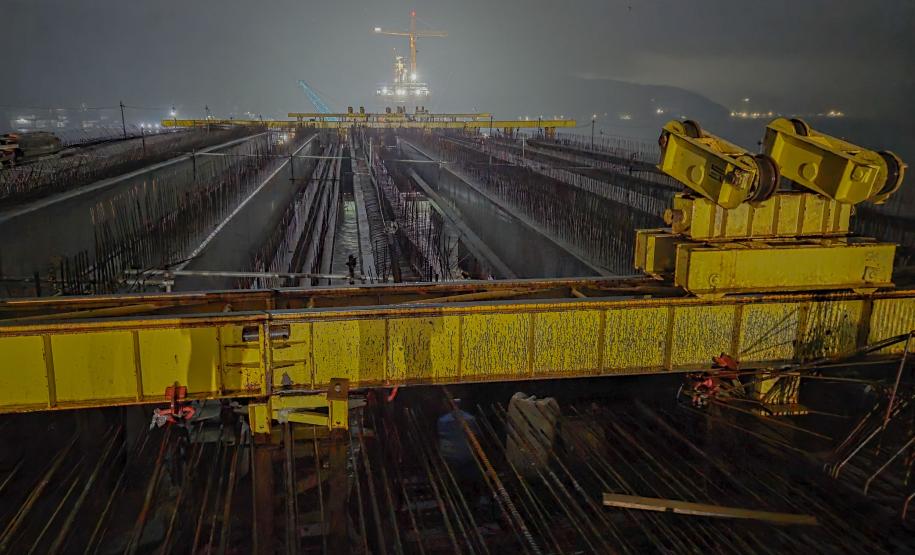 Ponte de Guaratuba mantém ritmo acelerado de obras até de madrugada