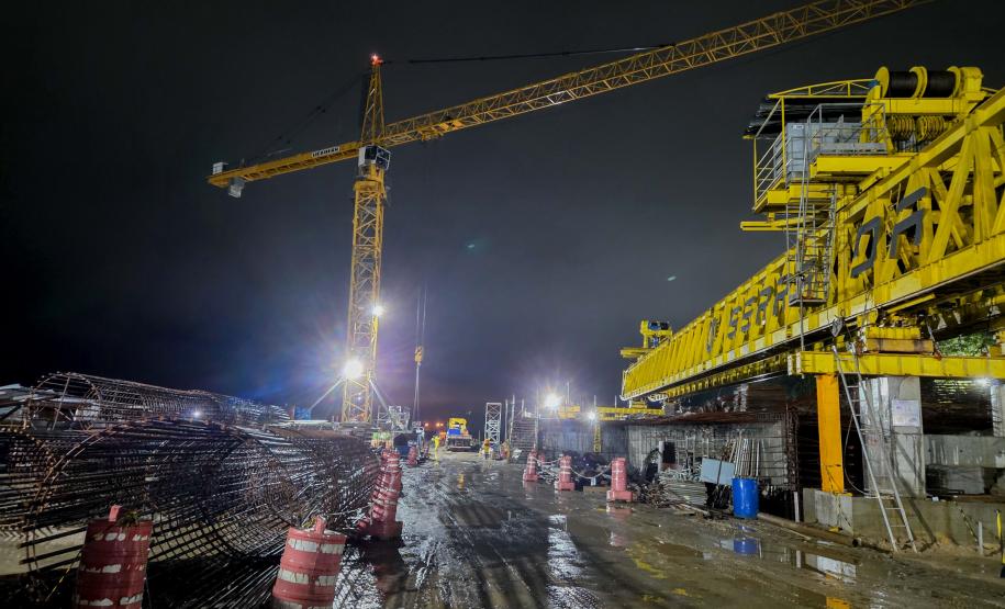 Ponte de Guaratuba mantém ritmo acelerado de obras até de madrugada