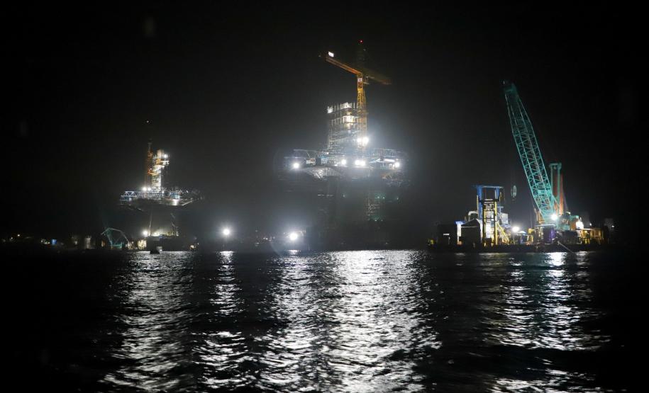 Ponte de Guaratuba mantém ritmo acelerado de obras até de madrugada