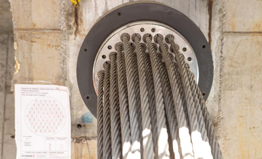 instalação dos estais (cabos de aço) da Ponte de Guaratuba