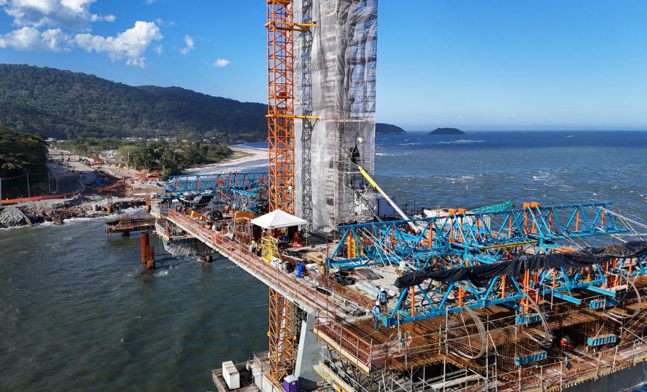 Ponte de Guaratuba alcança 73% de execução e avança nos acessos e trecho estaiado