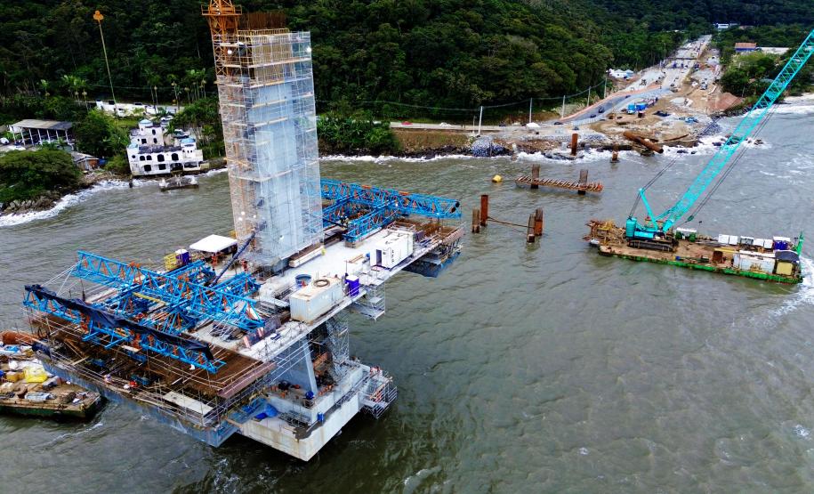 Ponte de Guaratuba alcança 73% de execução e avança nos acessos e trecho estaiado