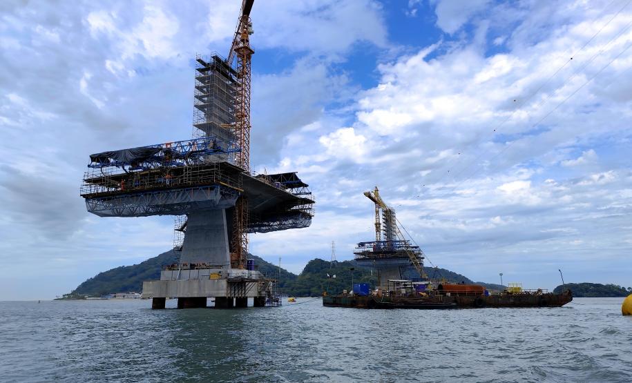 Ponte de Guaratuba alcança 73% de execução e avança nos acessos e trecho estaiado