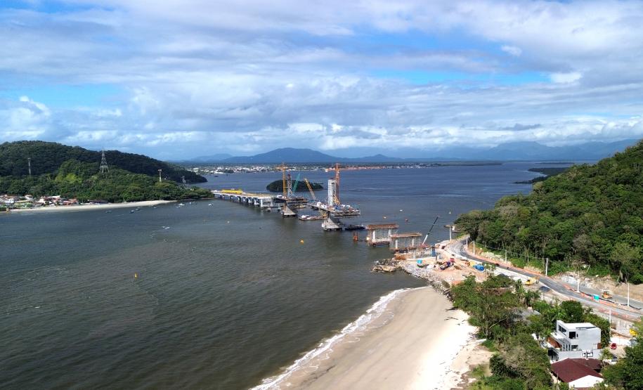 Ponte de Guaratuba avança com instalação dos estais