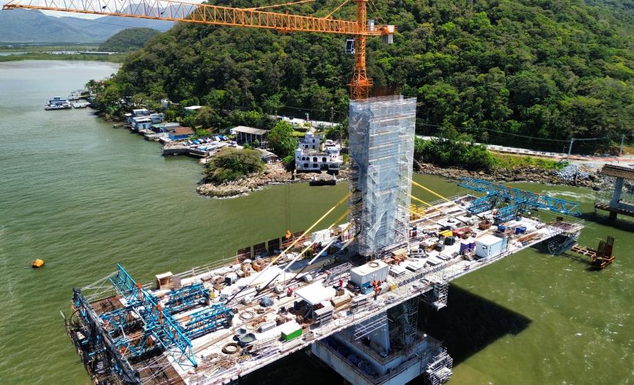 Ponte de Guaratuba avança com instalação dos estais