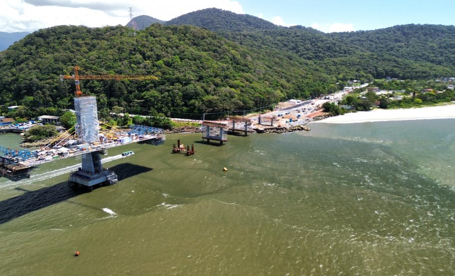 Ponte de Guaratuba avança com instalação dos estais