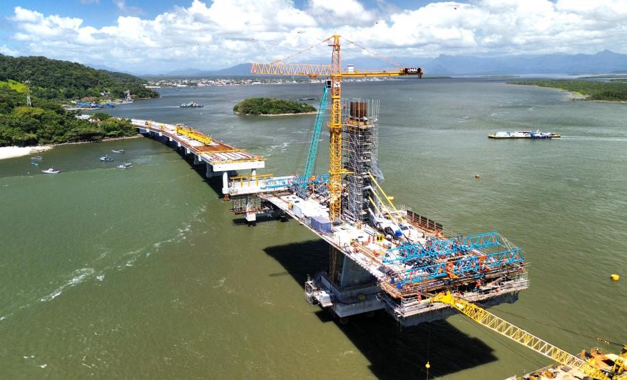 Ponte de Guaratuba avança com instalação dos estais