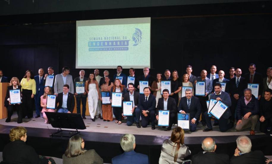 Ponte de Guaratuba como melhor obra rodoviária do Brasil na categoria