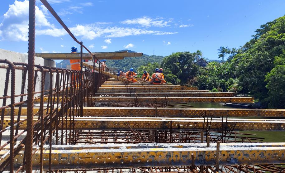 Iluminação, acessos e guarda-corpos: Ponte de Guaratuba entra na reta final de obras