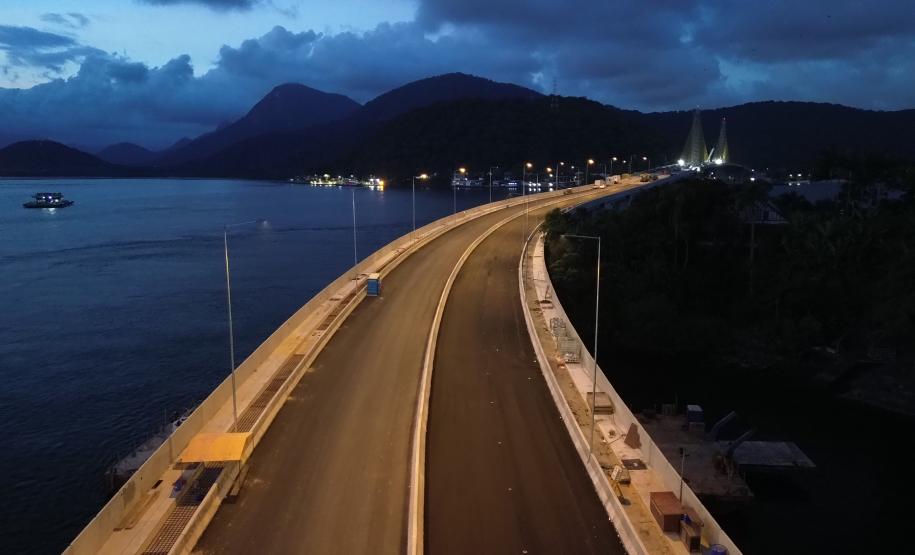 Primeiros testes de luz mostram como a Ponte de Guaratuba ficará à noite