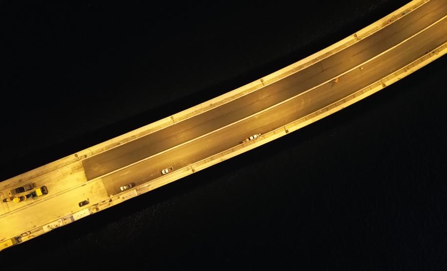 Primeiros testes de luz mostram como a Ponte de Guaratuba ficará à noite