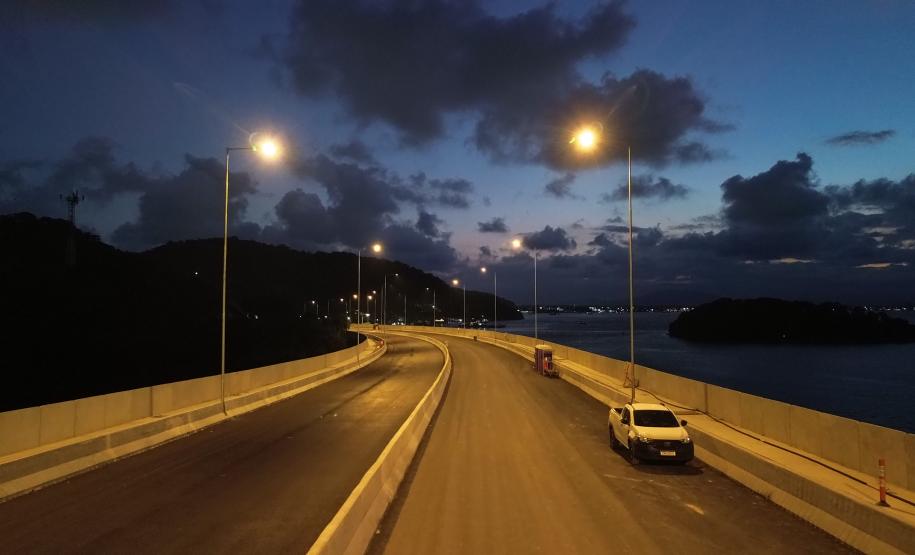 Primeiros testes de luz mostram como a Ponte de Guaratuba ficará à noite