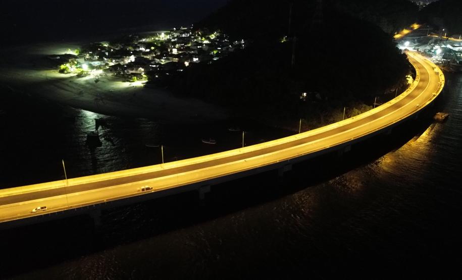 Primeiros testes de luz mostram como a Ponte de Guaratuba ficará à noite