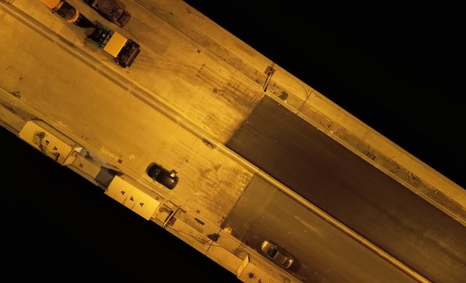 Primeiros testes de luz mostram como a Ponte de Guaratuba ficará à noite