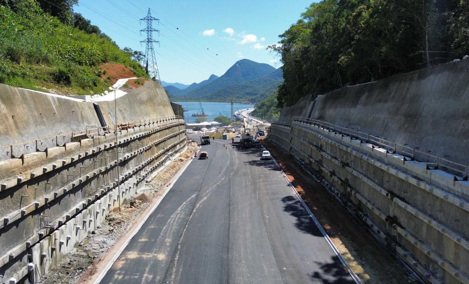 Ponte de Guaratuba inicia revestimento em concreto asfáltico dos acessos