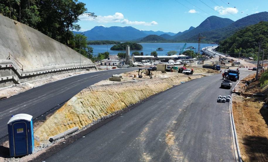 Ponte de Guaratuba inicia revestimento em concreto asfáltico dos acessos