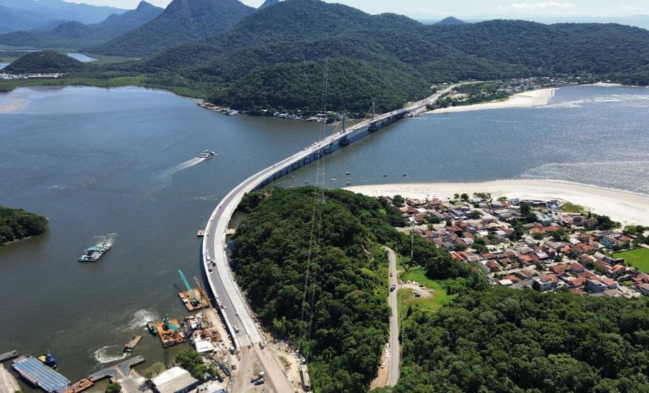 Ponte de Guaratuba inicia revestimento em concreto asfáltico dos acessos
